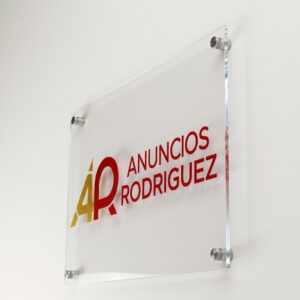 placa-acrilico-personalizada-con-distanciadores-letrero-corporativo